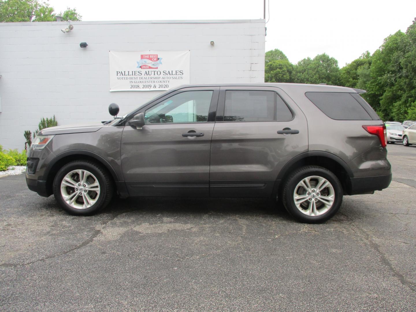 2017 GRAY Ford Explorer (1FM5K8AR3HG) , AUTOMATIC transmission, located at 540a Delsea Drive, Sewell, NJ, 08080, (856) 589-6888, 39.752560, -75.111206 - Photo#2